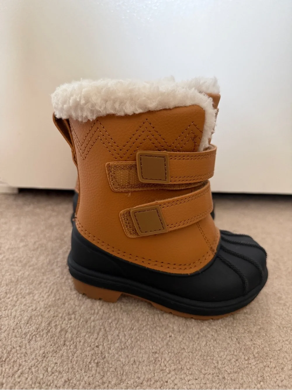 Cat & Jack Kids Tan and Black Treaded Winter Boots